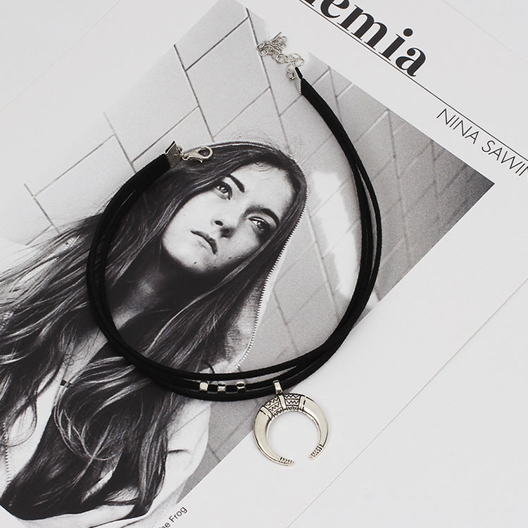 Crescent Moon Choker Necklace mambillia 