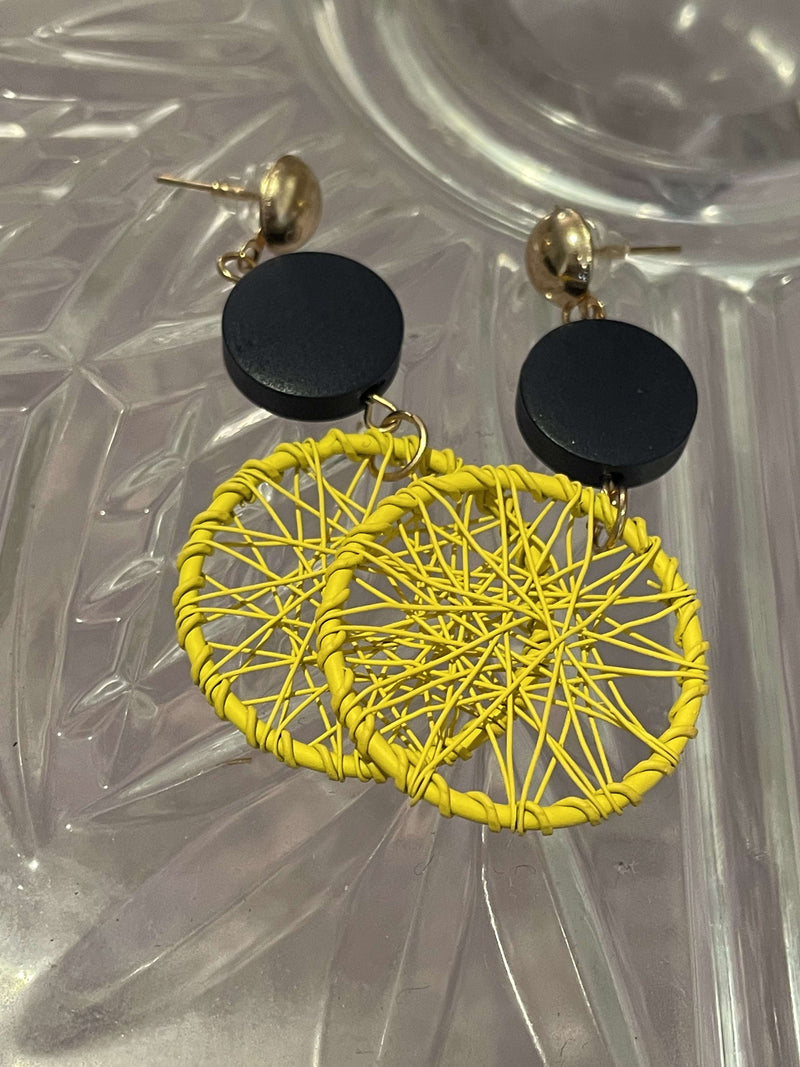 Geometric dangle earring. mambillia Yellow and black 