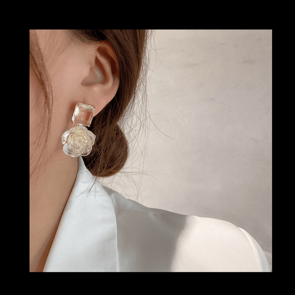 Golden Transparent Flower Earrings mambillia 